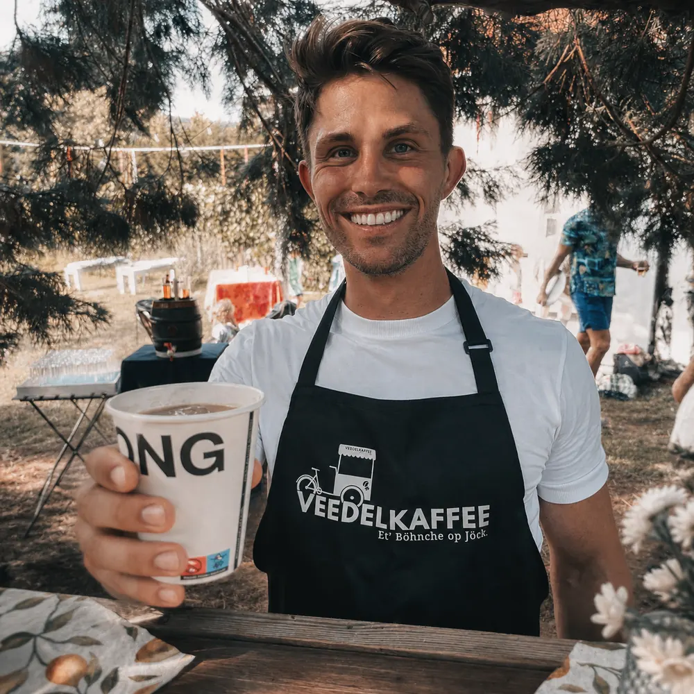 Marius, founder of VEEDELKAFFEE, at the coffee bike